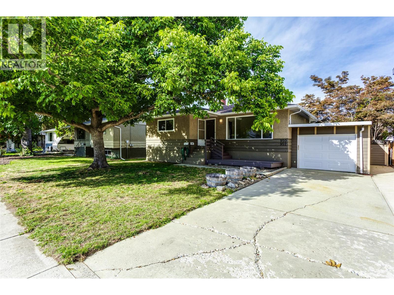 950 & 952 Stockwell Avenue - 2