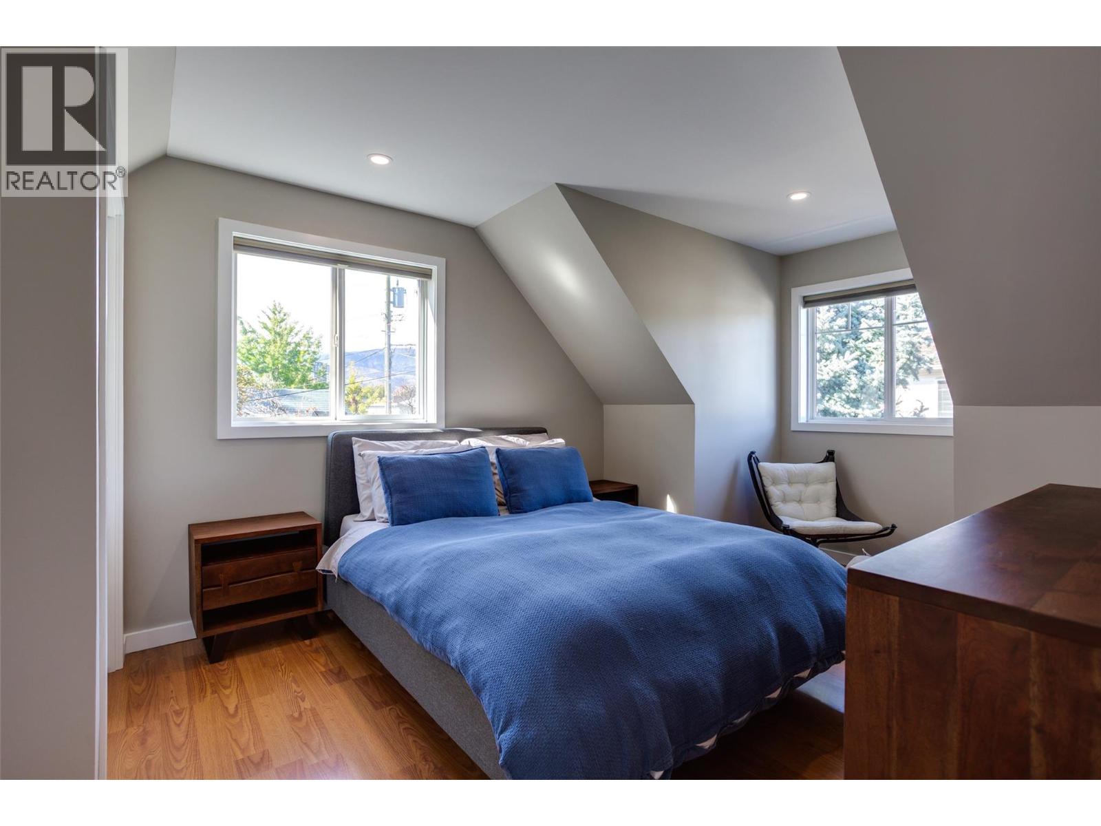 950 & 952 Stockwell Avenue - 62