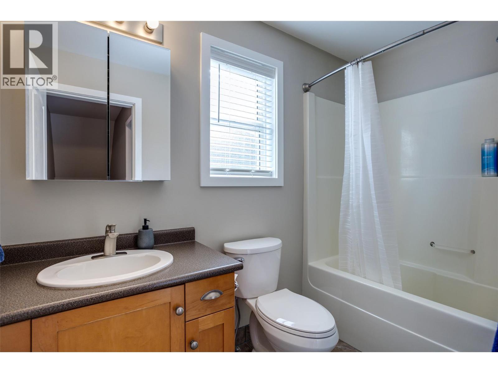 950 & 952 Stockwell Avenue - 67
