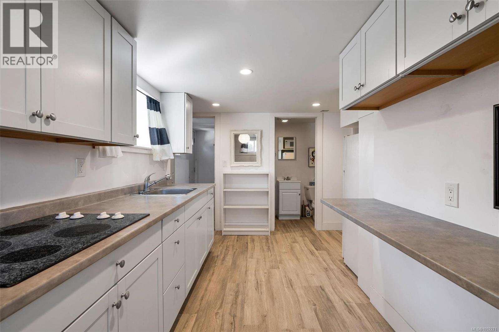 847 Old Esquimalt Rd - 30