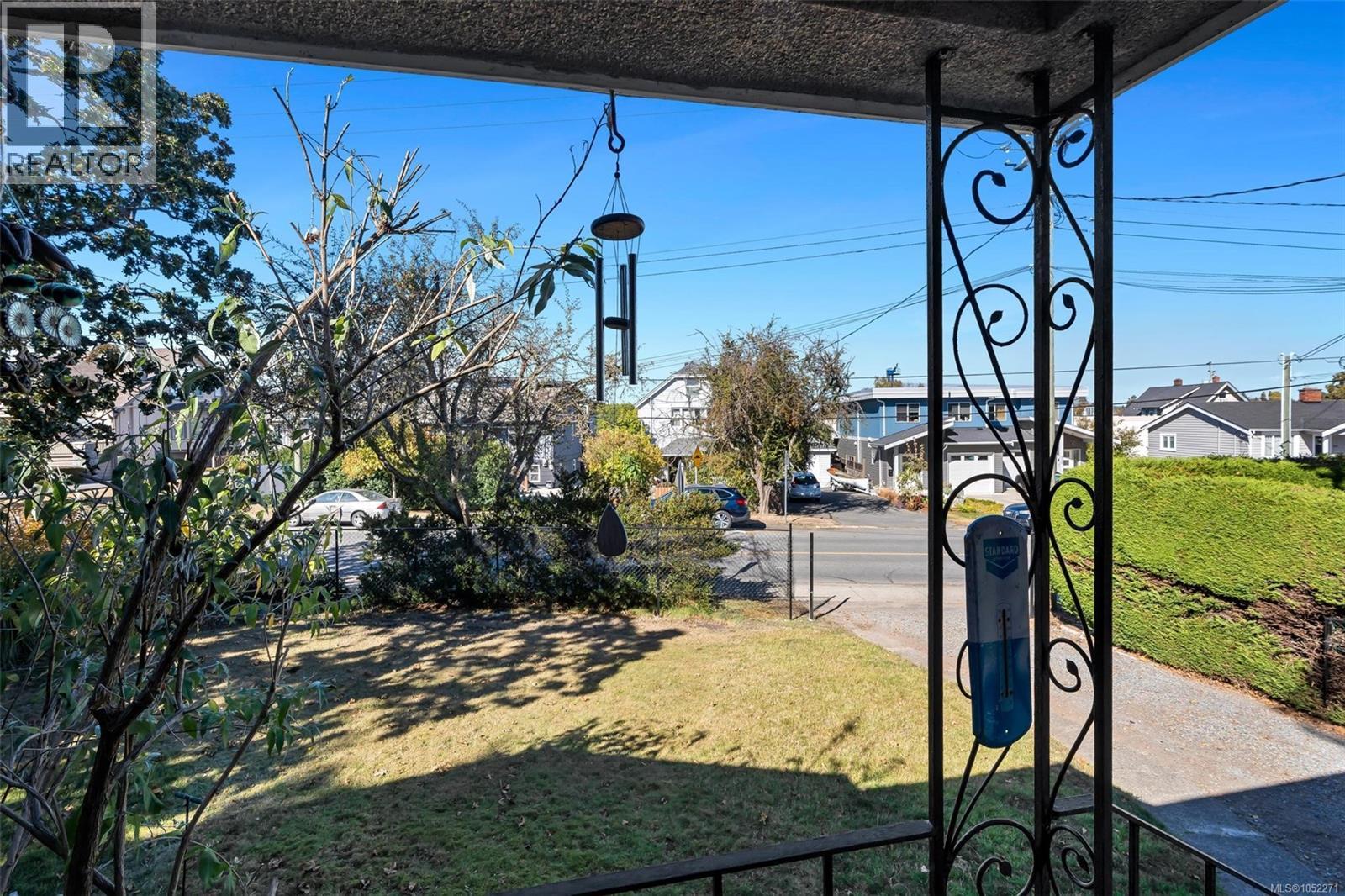 847 Old Esquimalt Rd - 47
