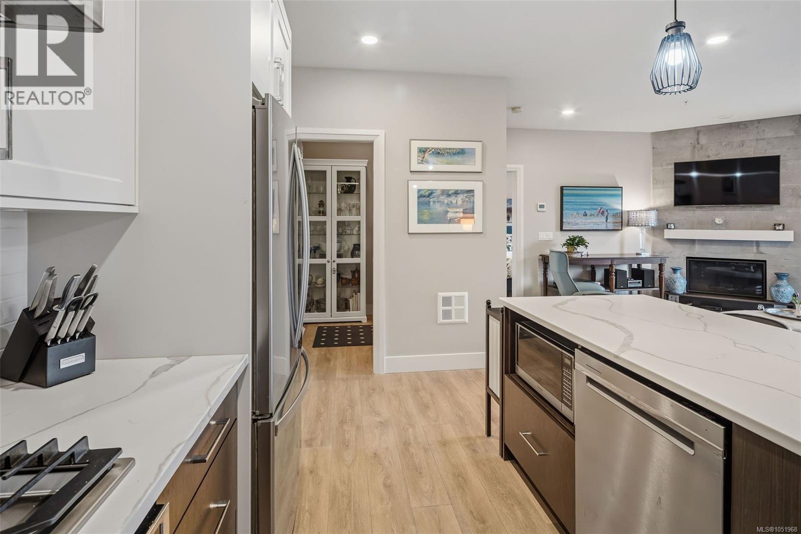 207 741 Travino Lane, Saanich