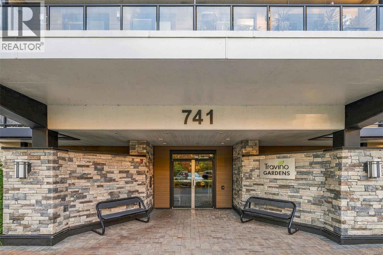 207 741 Travino Lane, Saanich