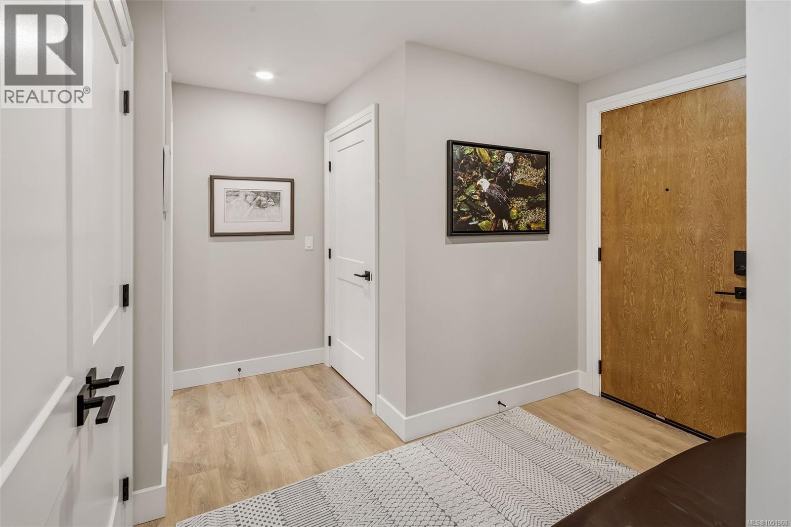 207 741 Travino Lane, Saanich