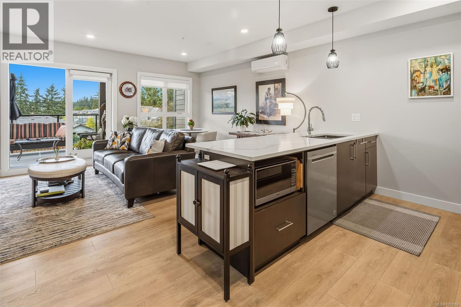 207 741 Travino Lane, Saanich