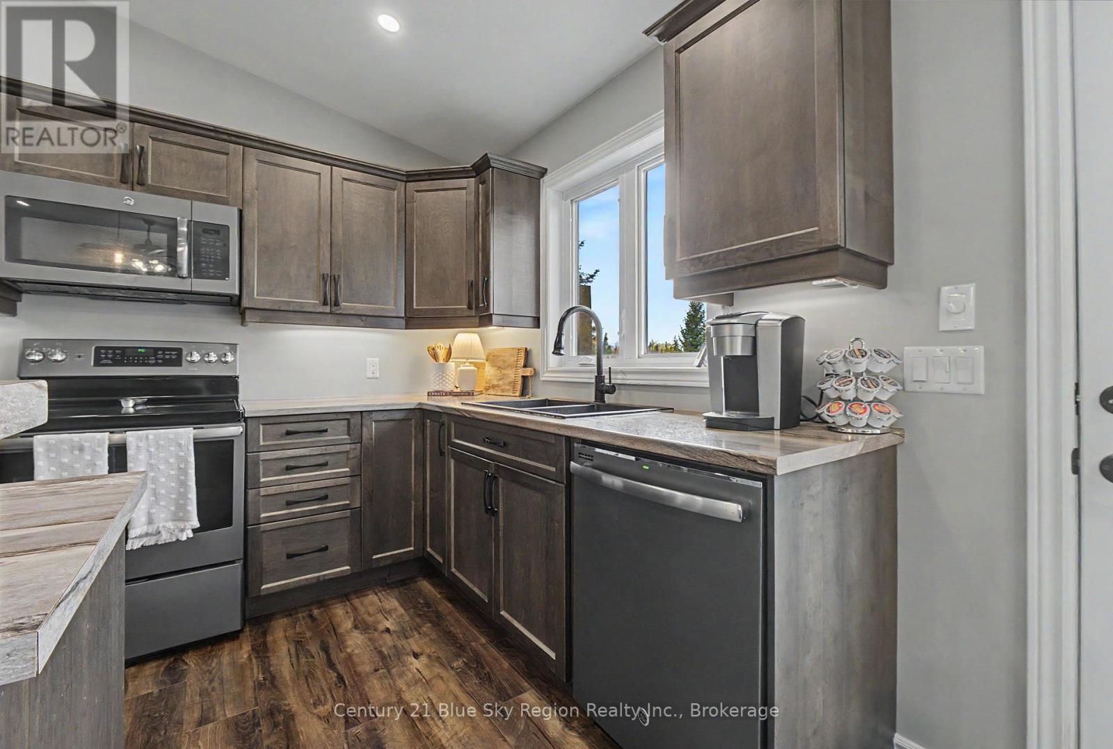 551 LAVIGNE ROAD - 9
