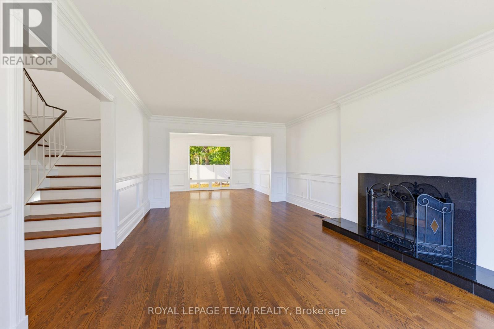 35 Mohawk Crescent — photo 18