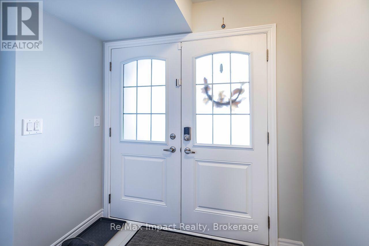 26 Amulet Way, Whitby, ON photo 3