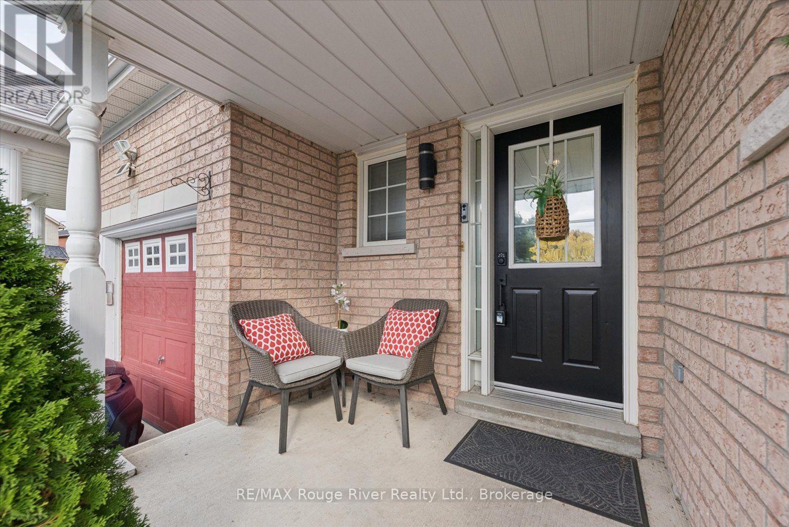 50 Treen Crescent, Whitby, ON photo 3