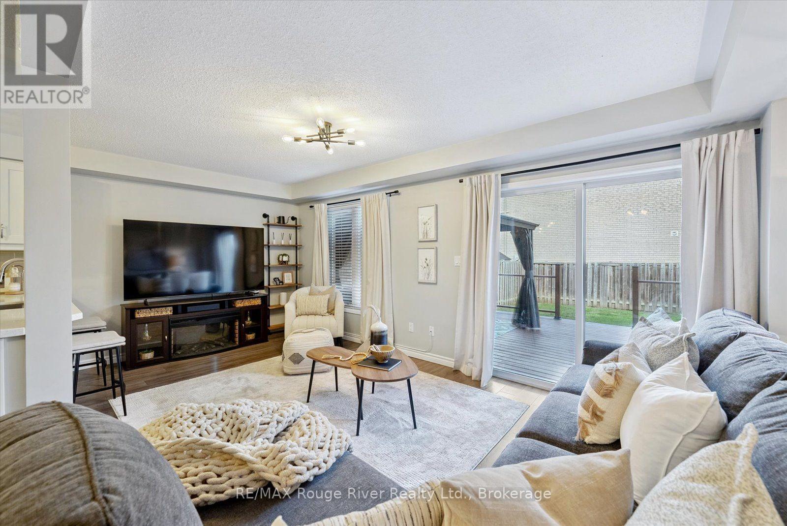 50 Treen Crescent, Whitby, ON photo 7