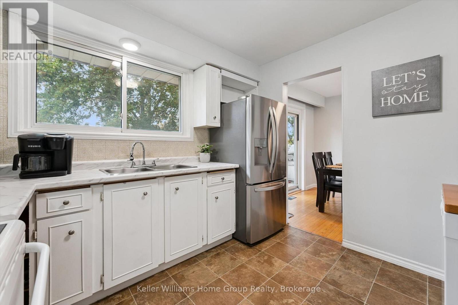 51 LONSDALE DRIVE - 14