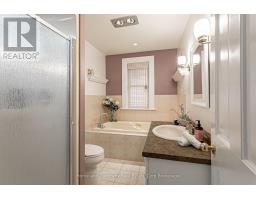 Bathroom - 35 Front Street, Stratford, ON N5A4G6 Photo 18