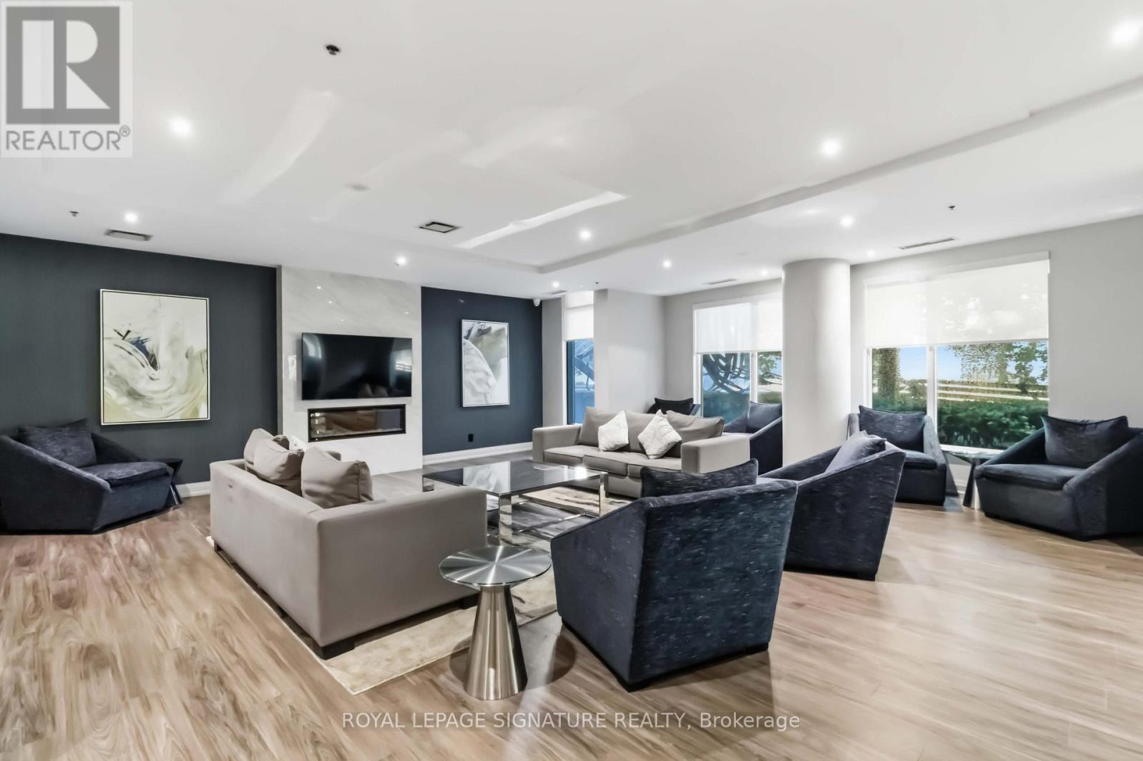 Photo of 225 - 231 FORT YORK BOULEVARD