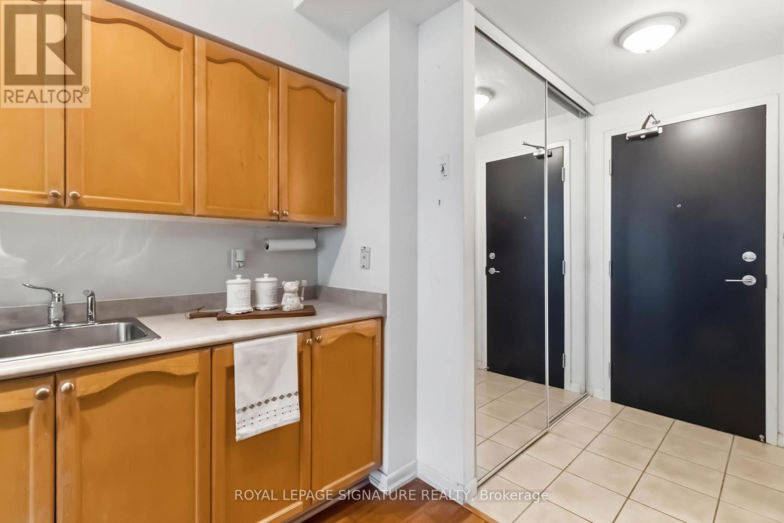 #225 231 FORT YORK BOULEVARD - 22