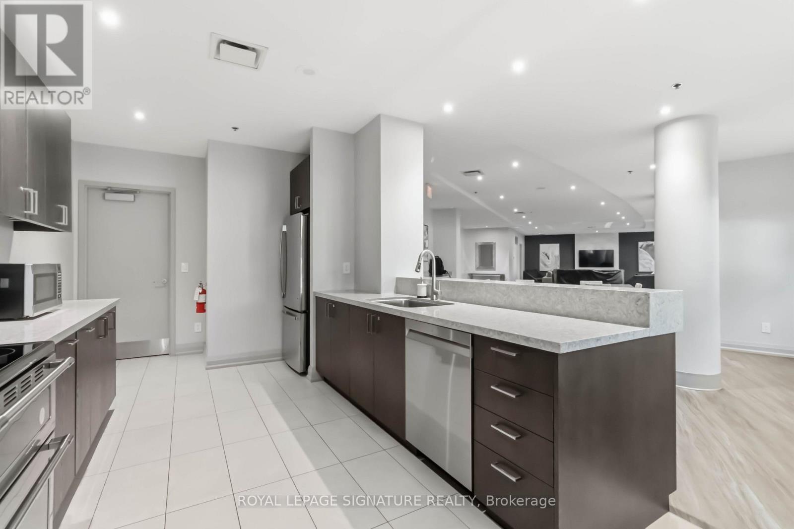 #225 231 FORT YORK BOULEVARD - 4