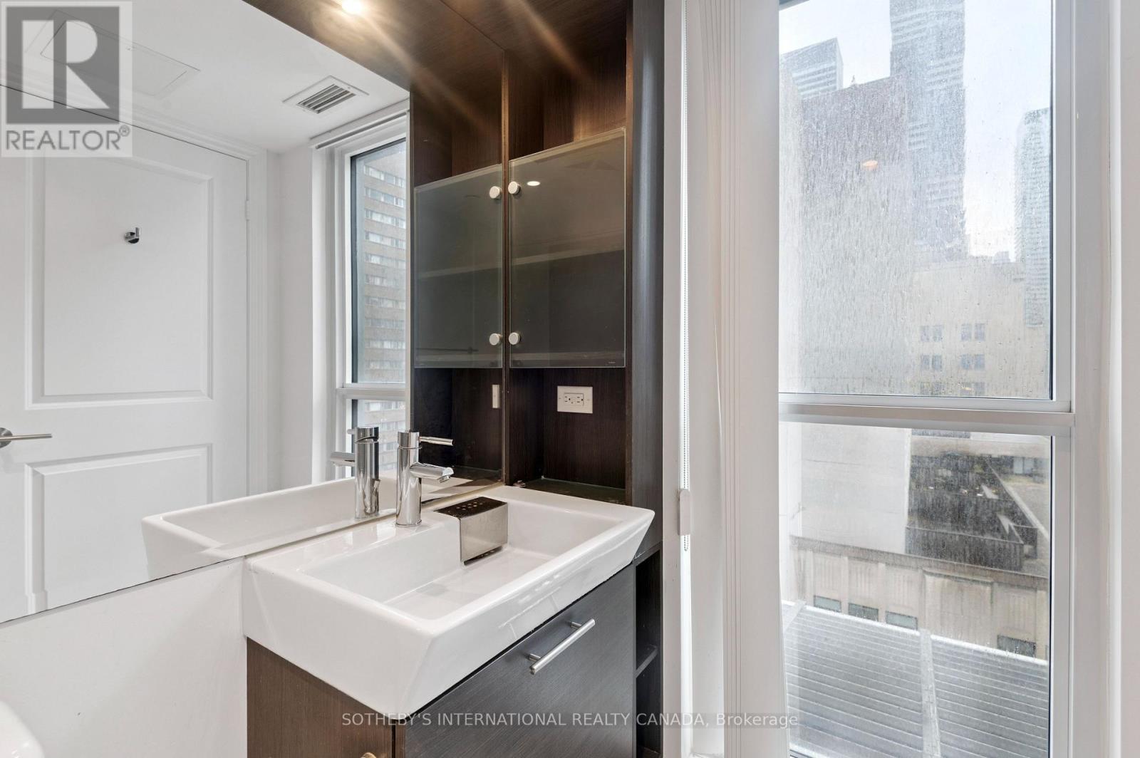 386 Yonge Street — photo 29
