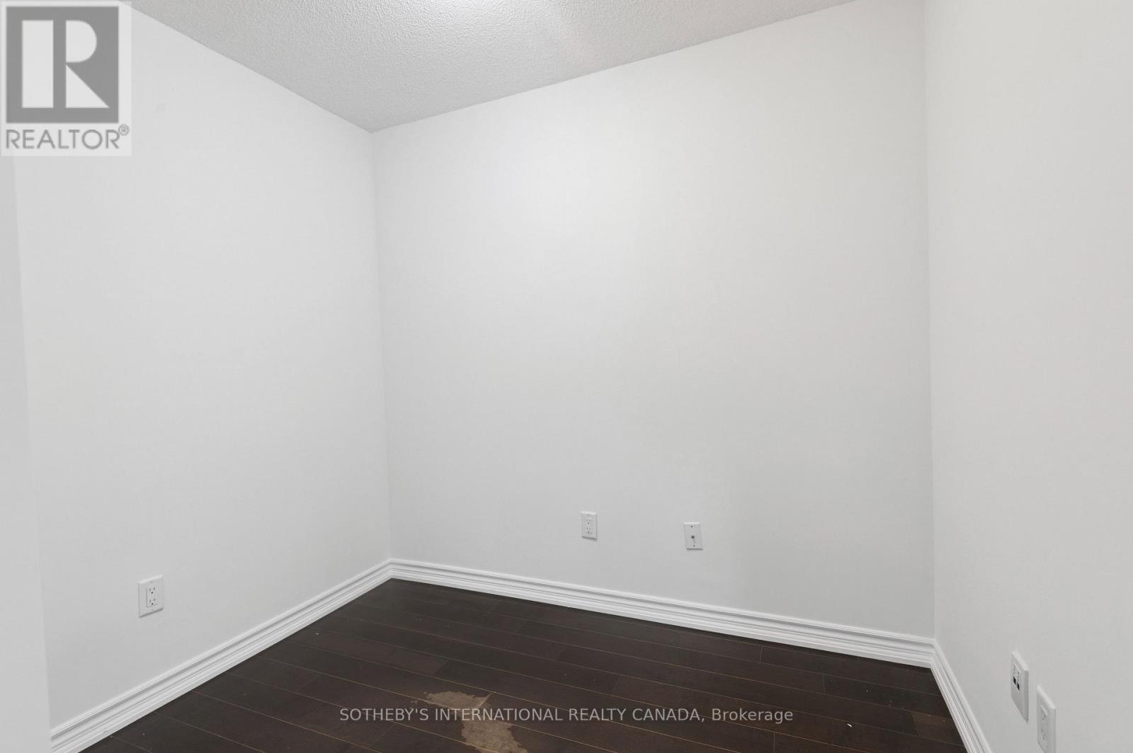 386 Yonge Street — photo 30
