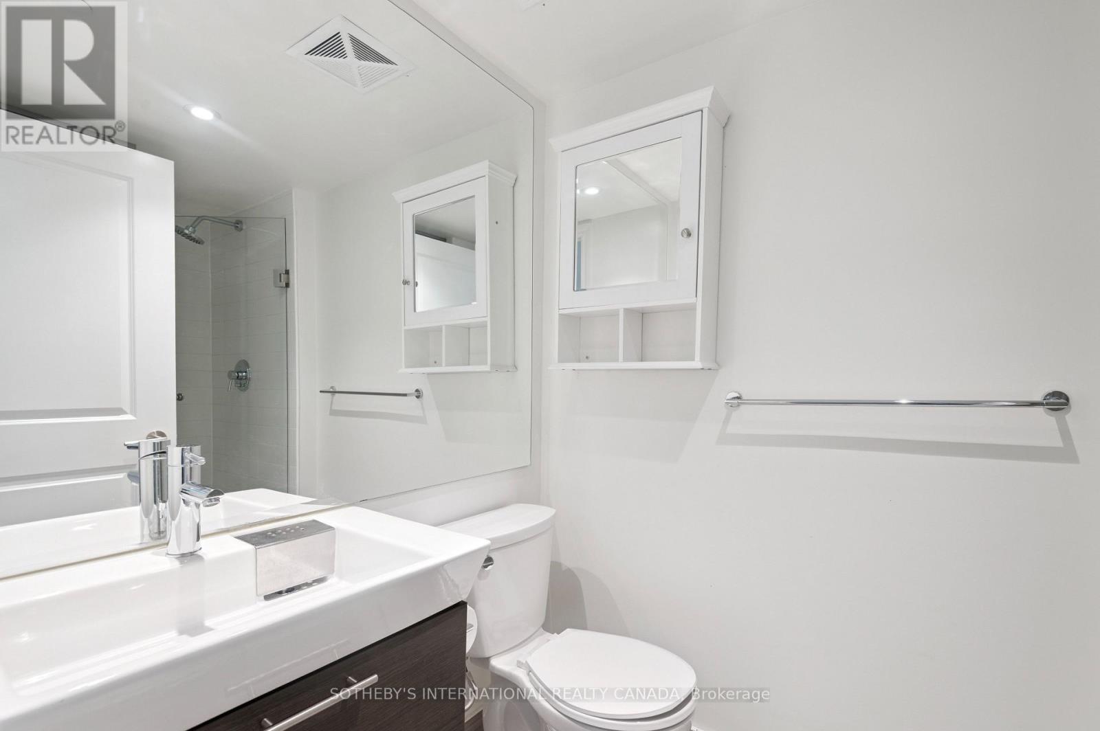 386 Yonge Street — photo 32