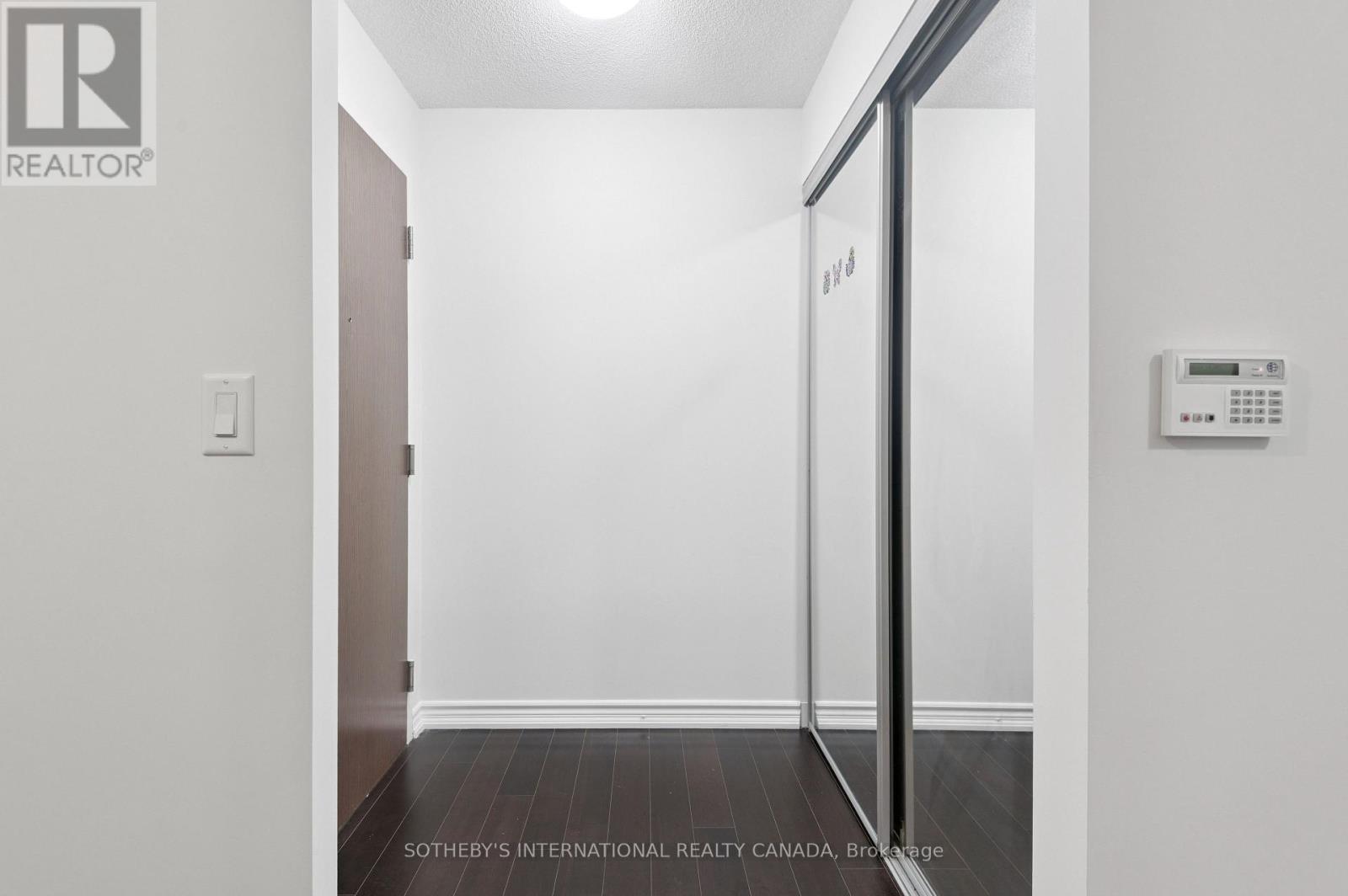 386 Yonge Street — photo 8