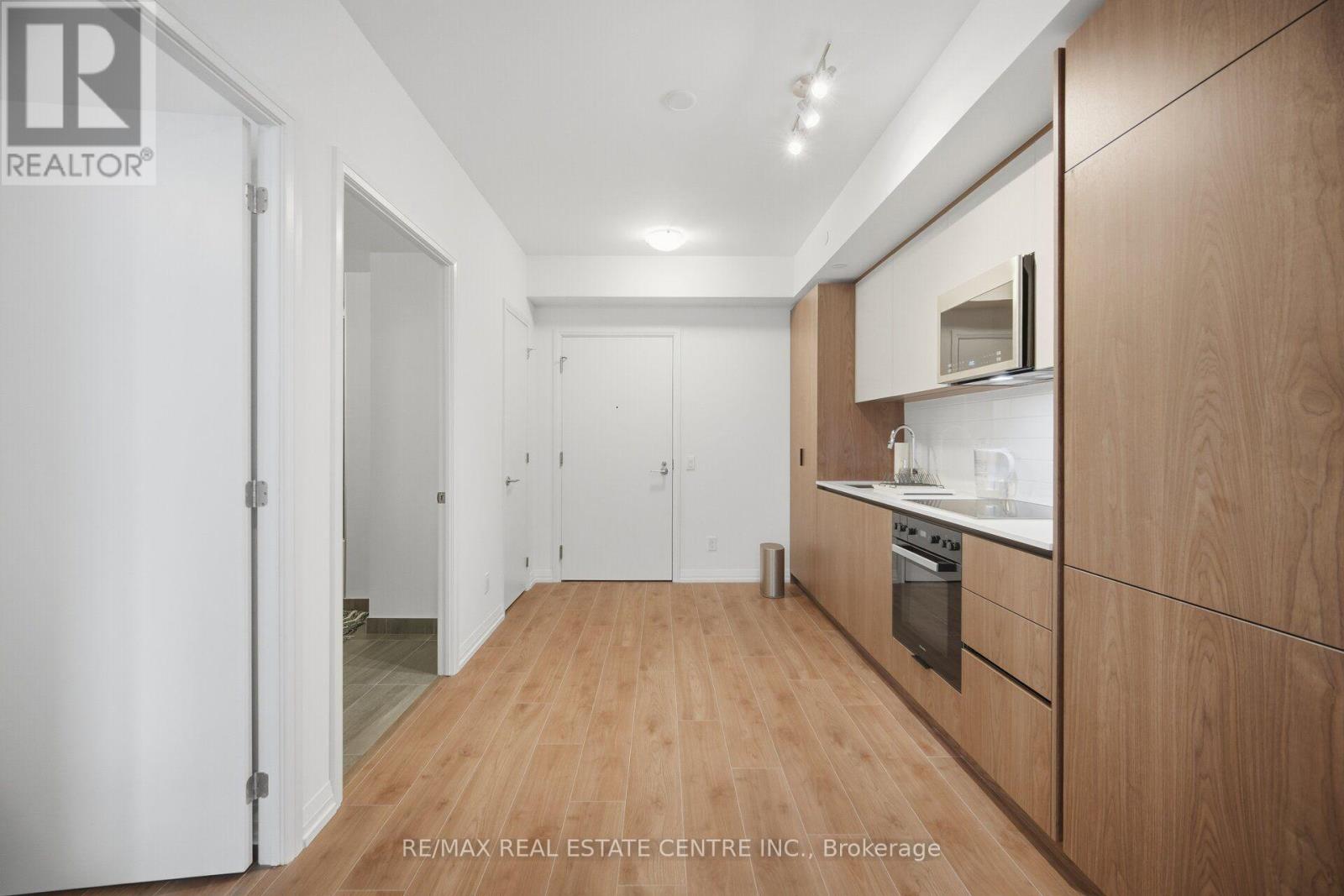 400 King Street West — photo 10