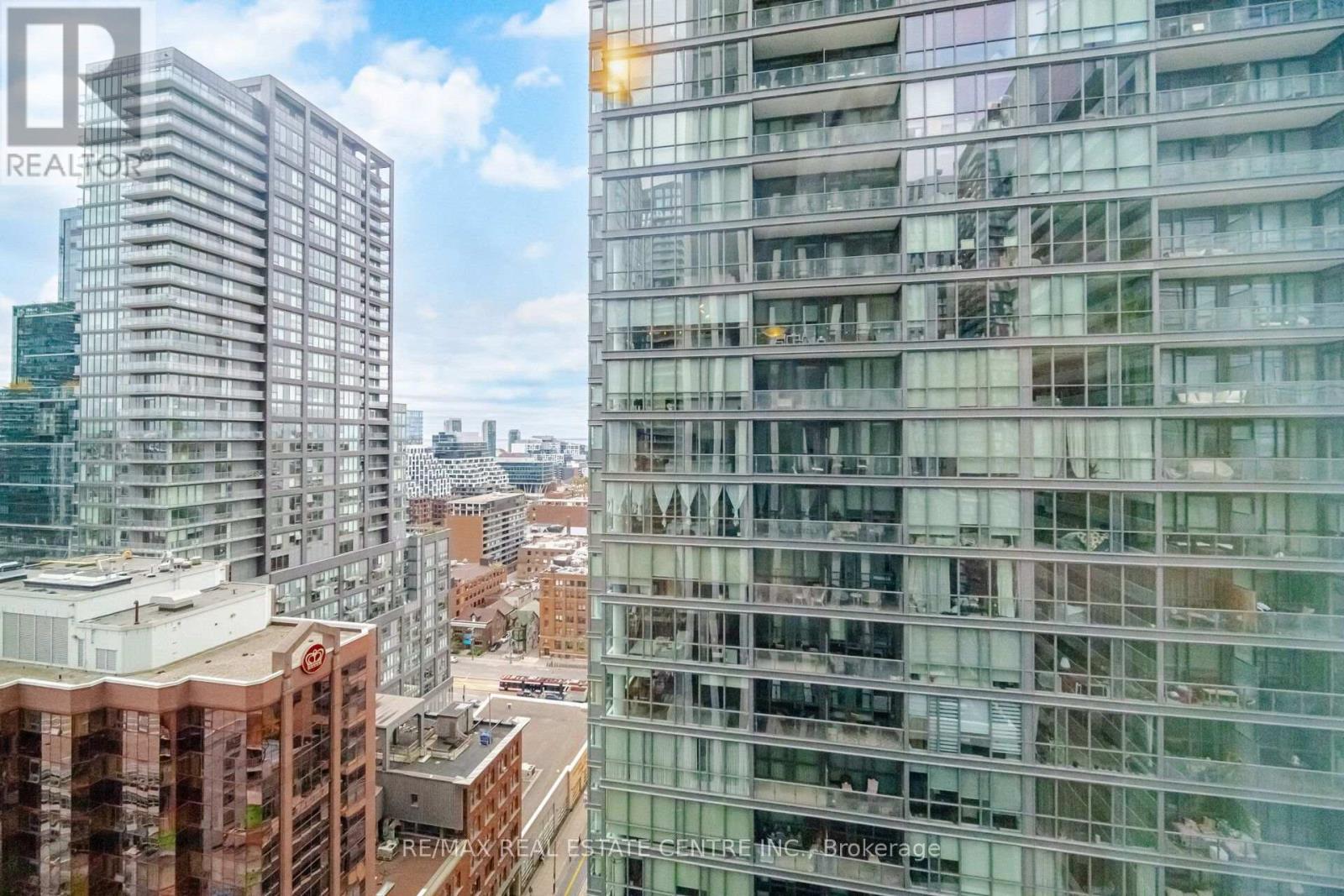 400 King Street West — photo 14