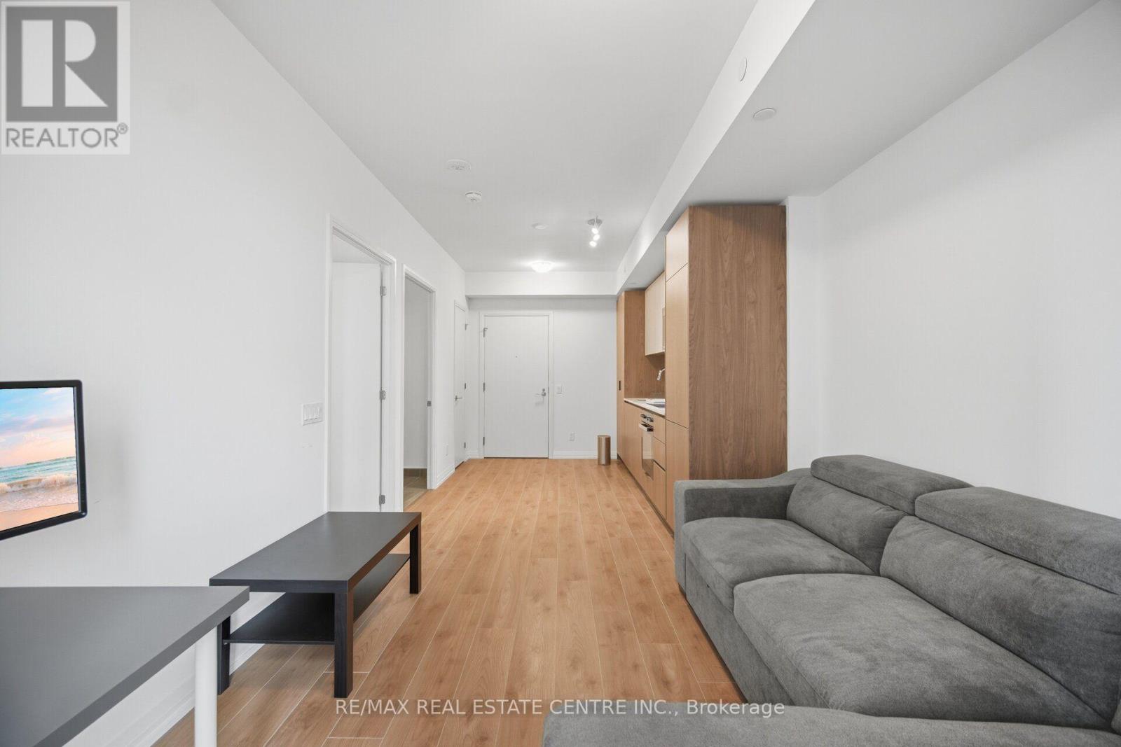 400 King Street West — photo 15