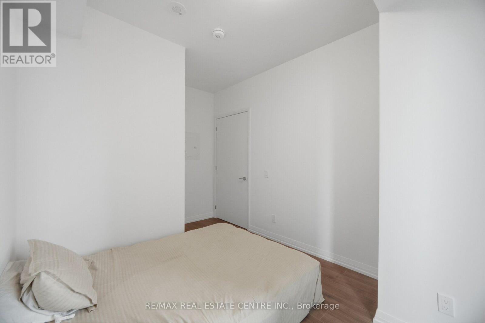 400 King Street West — photo 18