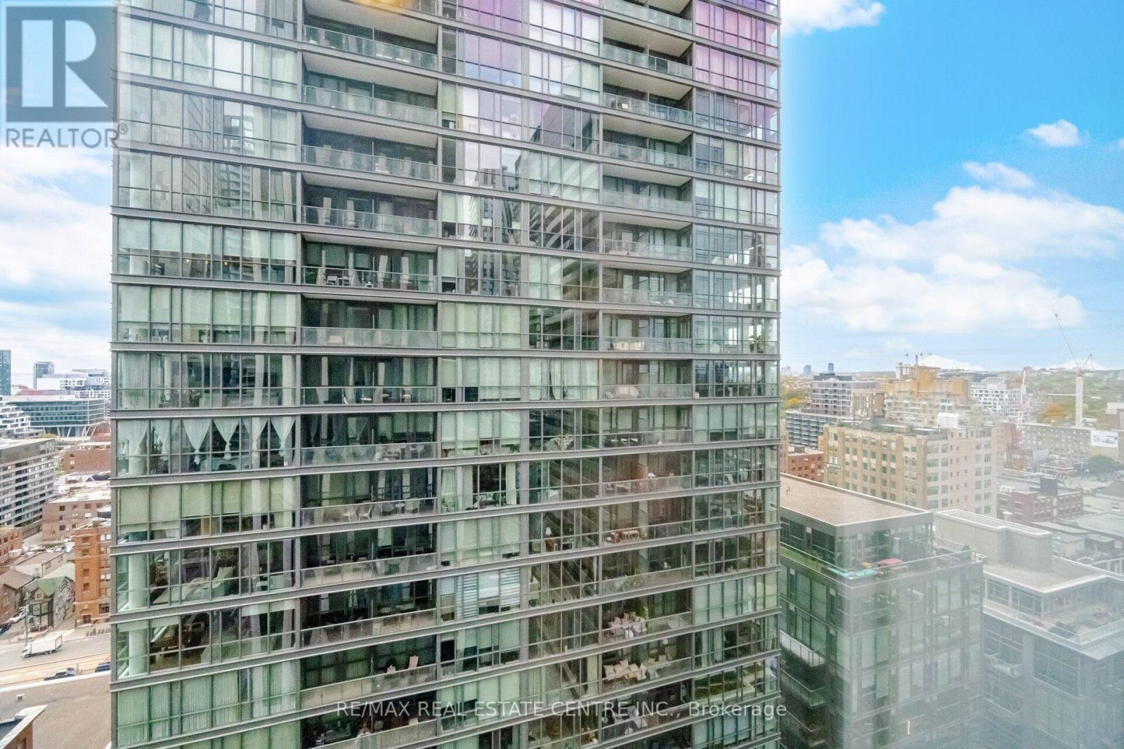 400 King Street West — photo 19
