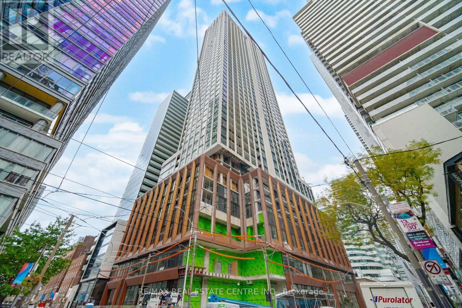 400 King Street West — photo 21
