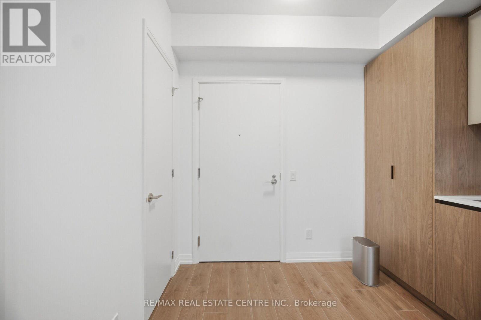400 King Street West — photo 7
