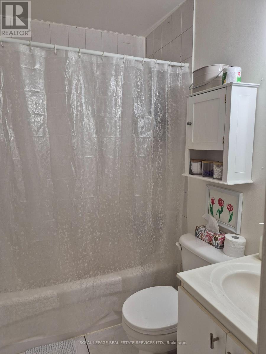 804 Bloor Street West — photo 11