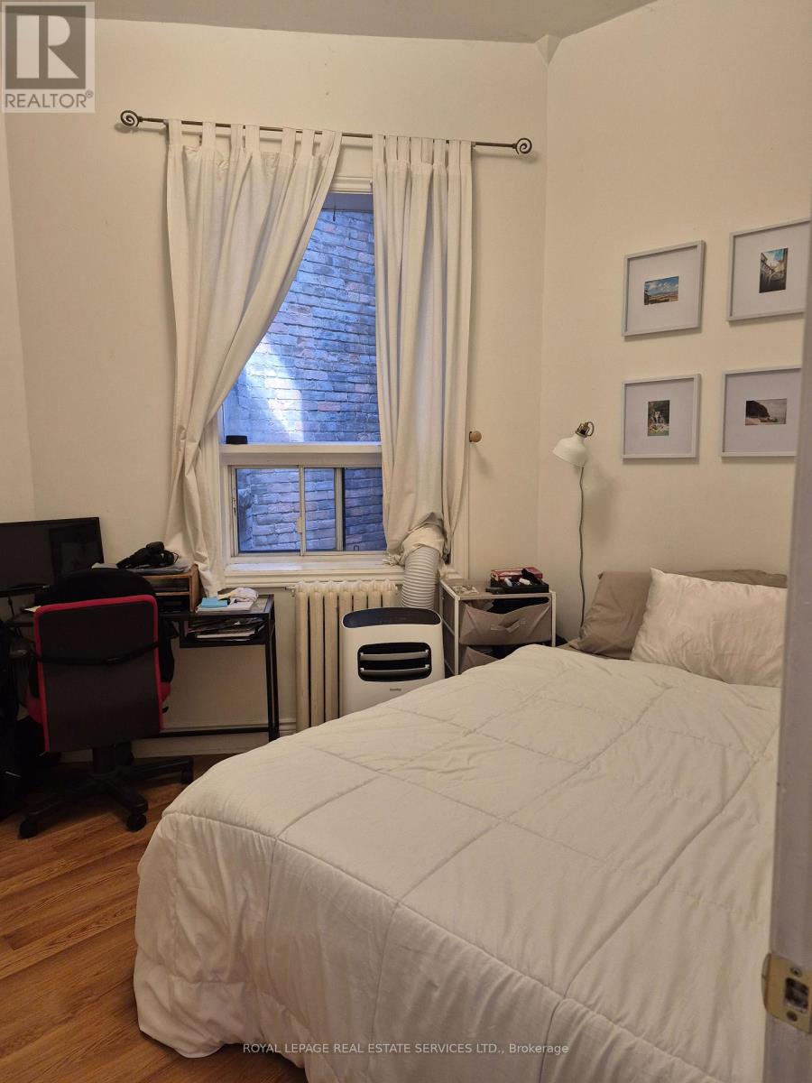 804 Bloor Street West — photo 15