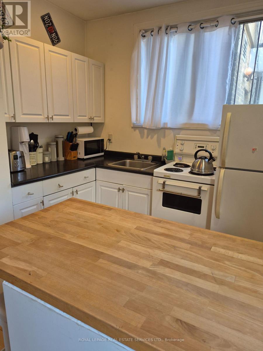804 Bloor Street West — photo 4
