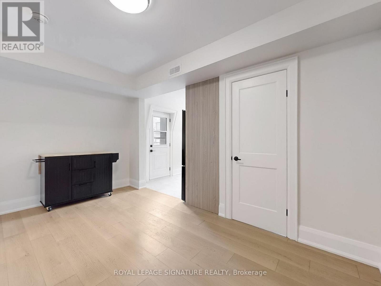28 Beaconsfield Avenue — photo 8