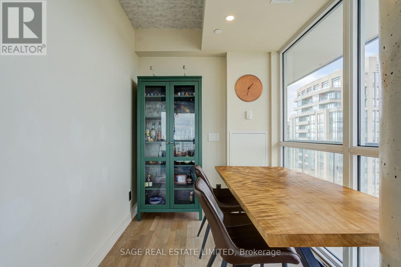 501 St Clair Avenue West — photo 14