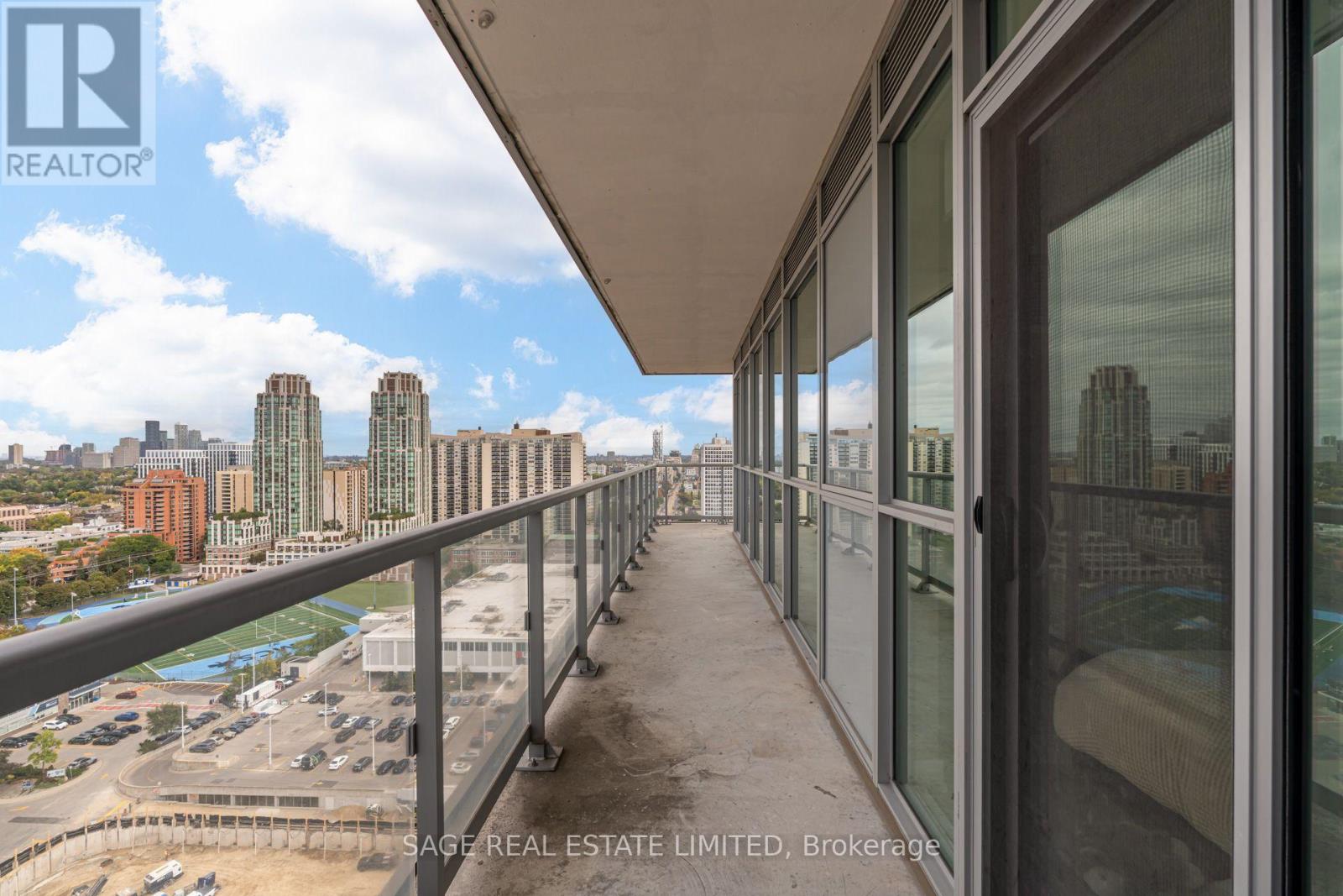 501 St Clair Avenue West — photo 24