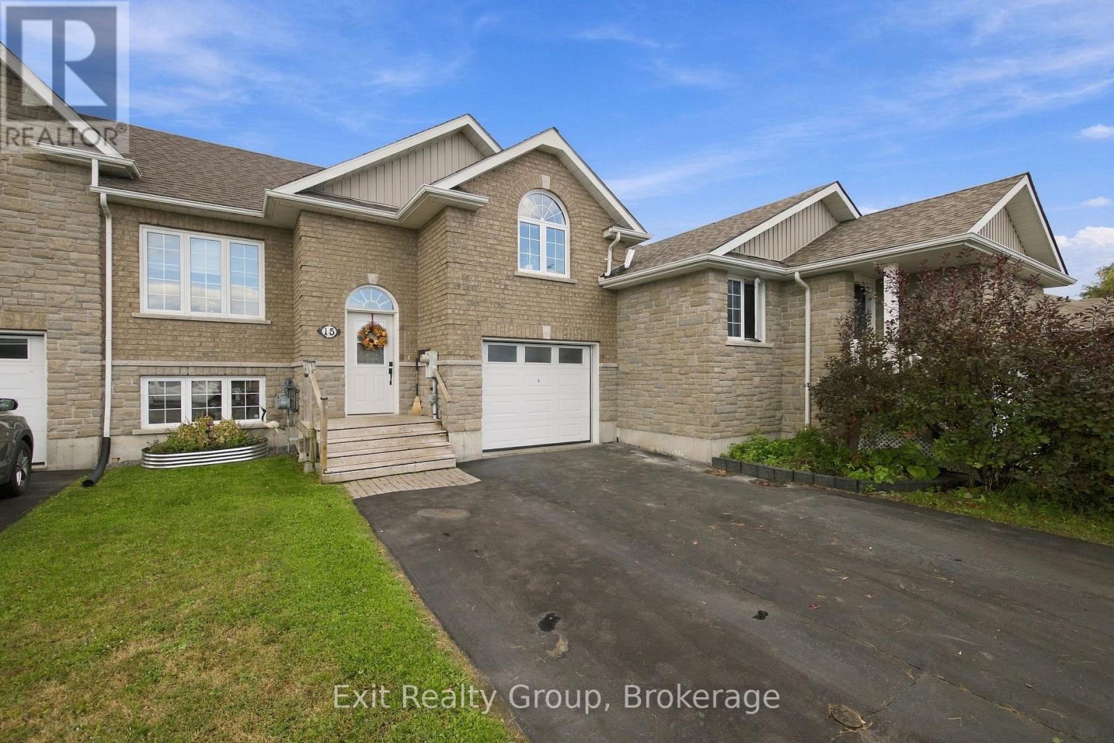 15 Evergreen Court — photo 3