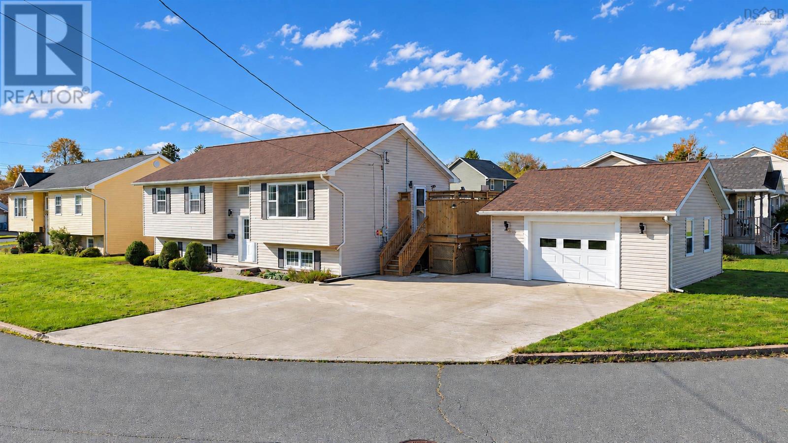 44 Lovat Crescent - 1