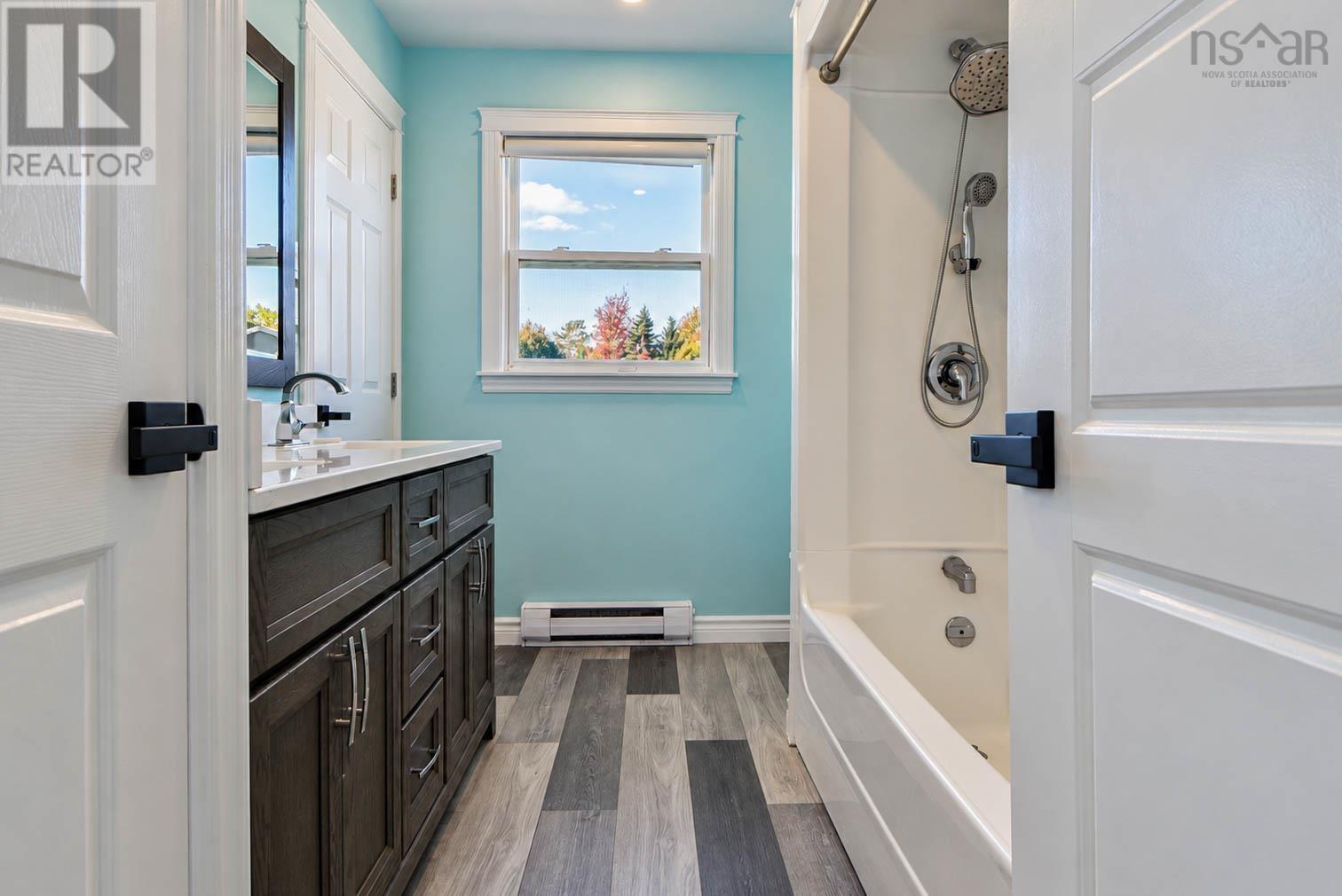 44 Lovat Crescent - 32