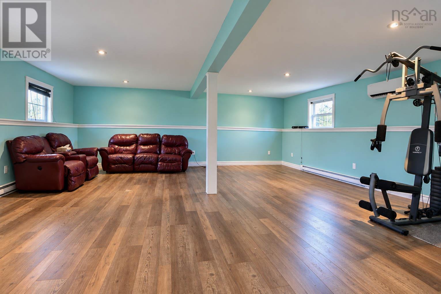 44 Lovat Crescent - 40