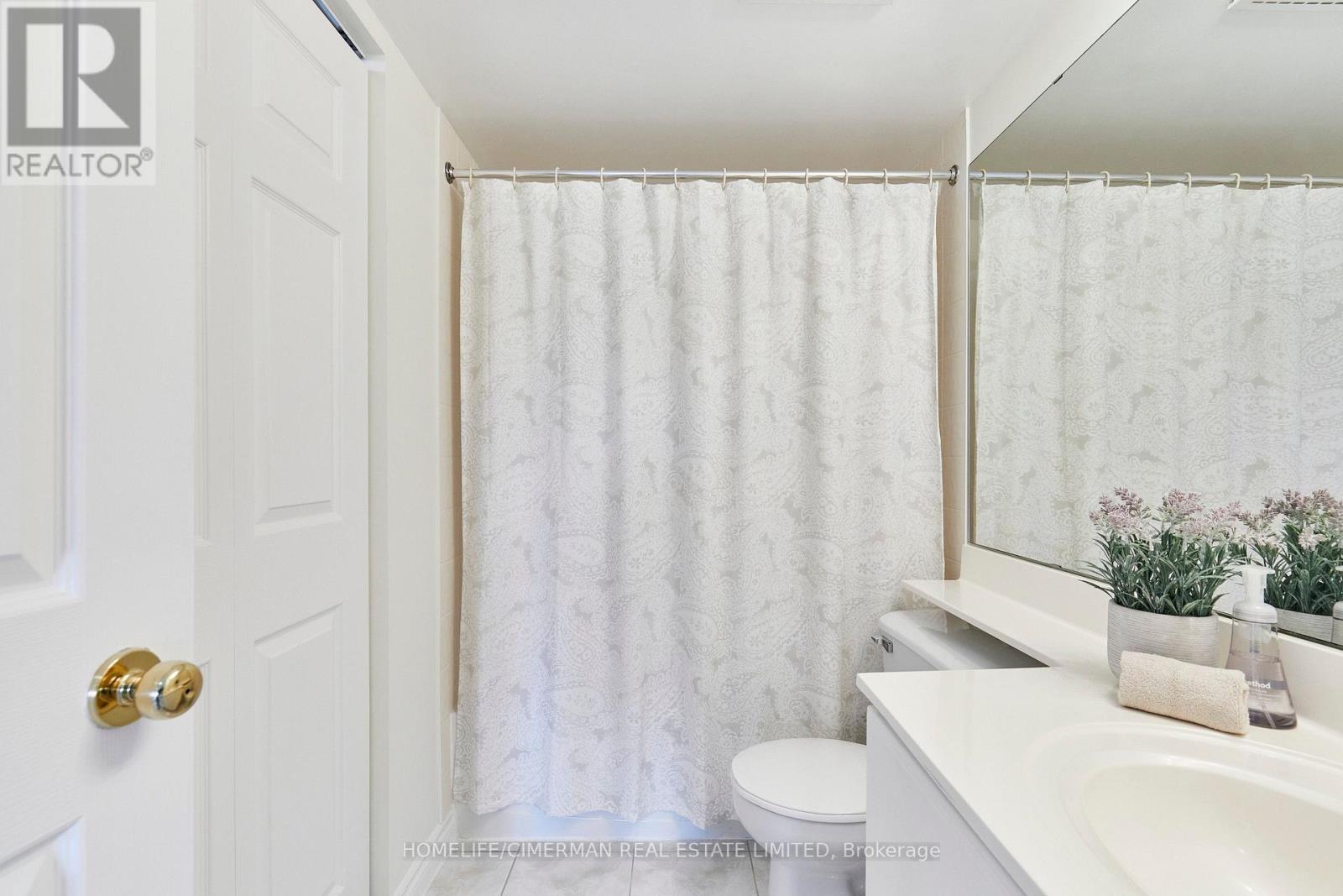5039 Finch Avenue East — photo 17