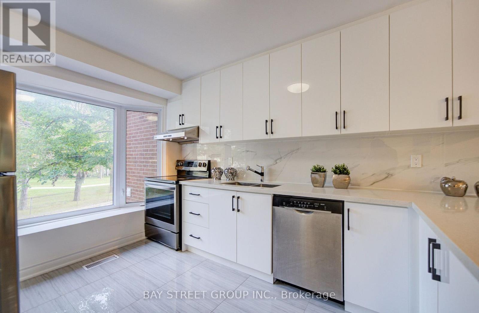 #20 33 DUNDALK DRIVE - 10