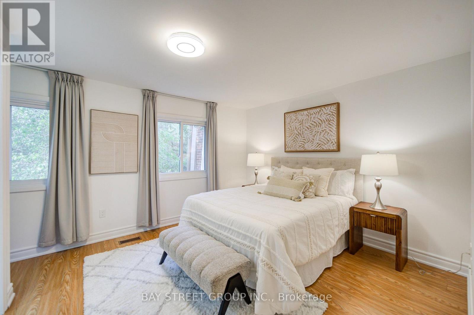 #20 33 DUNDALK DRIVE - 17
