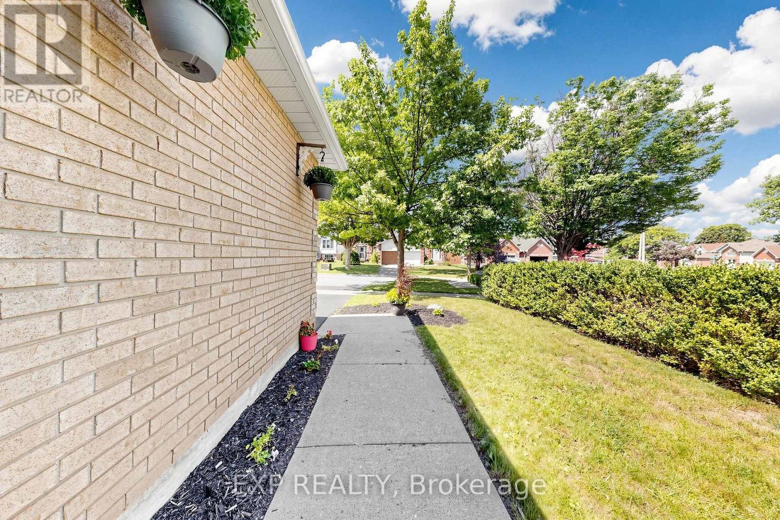 63 Fenwick Avenue, Clarington, ON photo 5