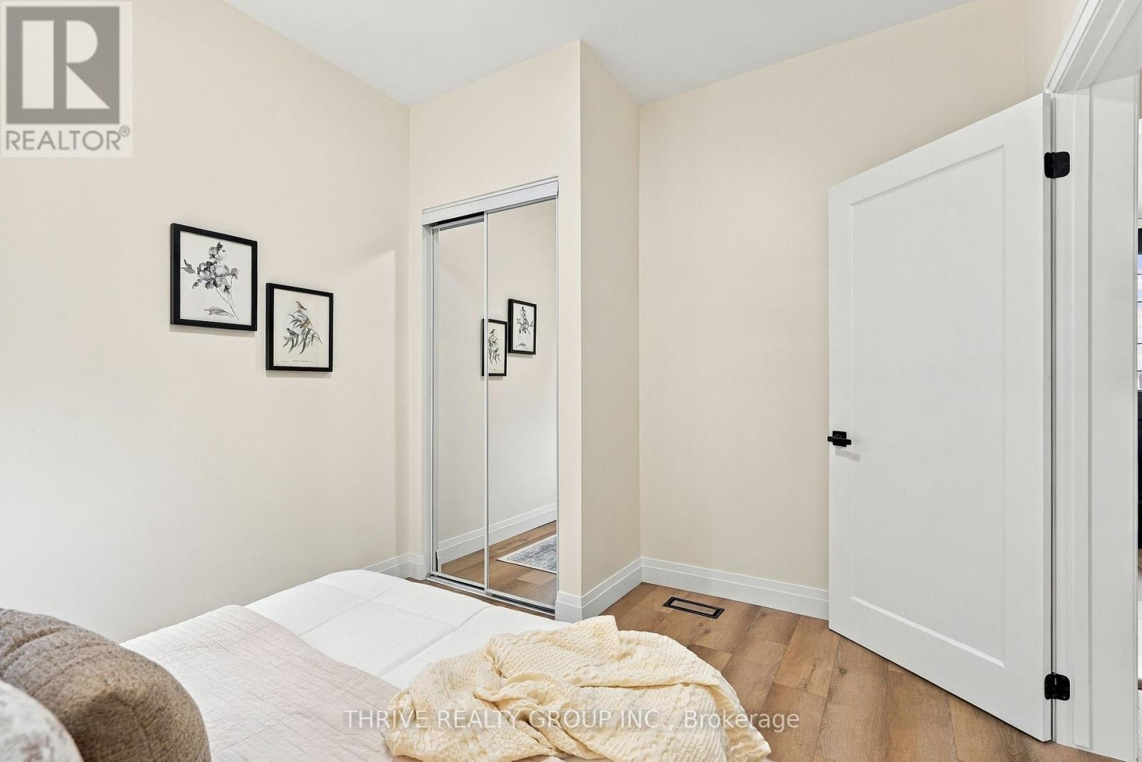 33 GLENWOOD AVENUE E - 18