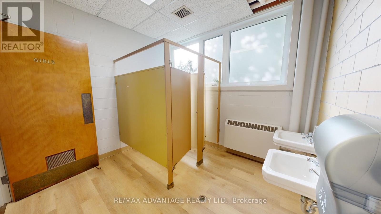 290 Ridout Street South — photo 17