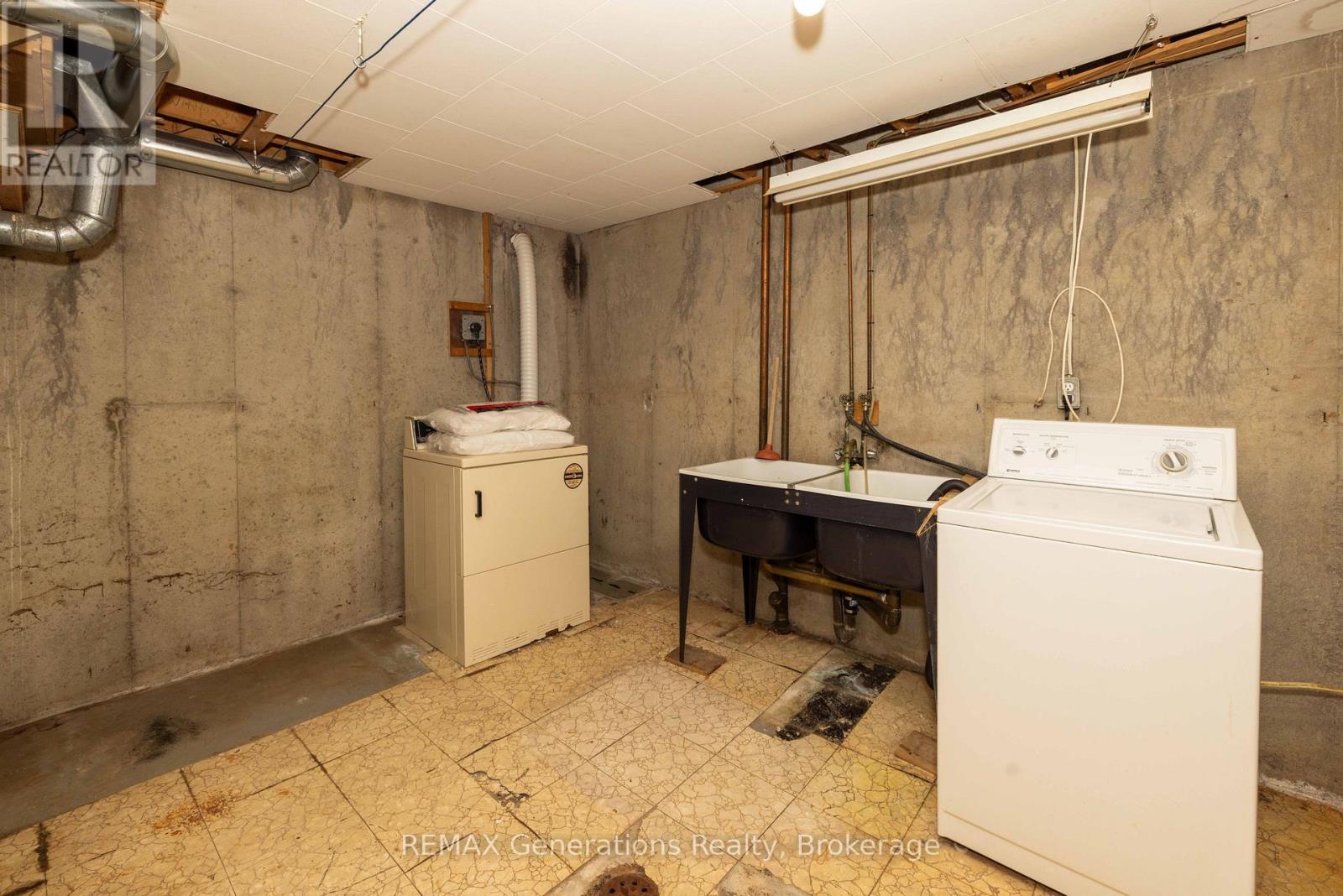 403 Churchill Drive West — photo 19