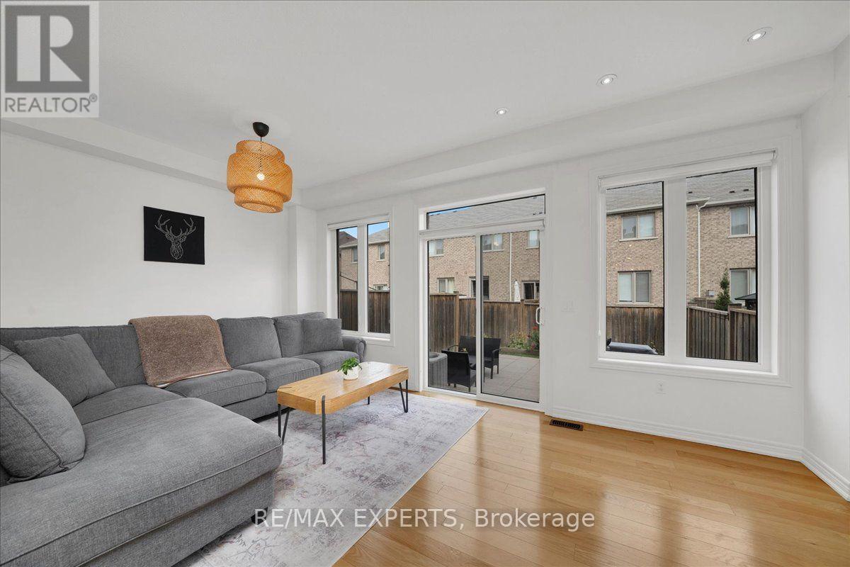 90 Selby Crescent — photo 17