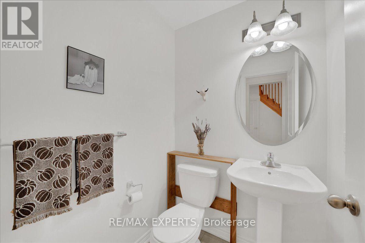 90 Selby Crescent — photo 21