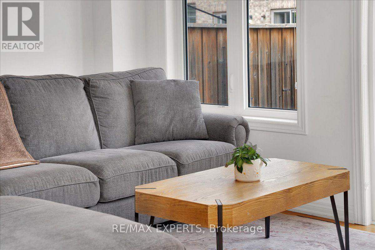 90 Selby Crescent — photo 22